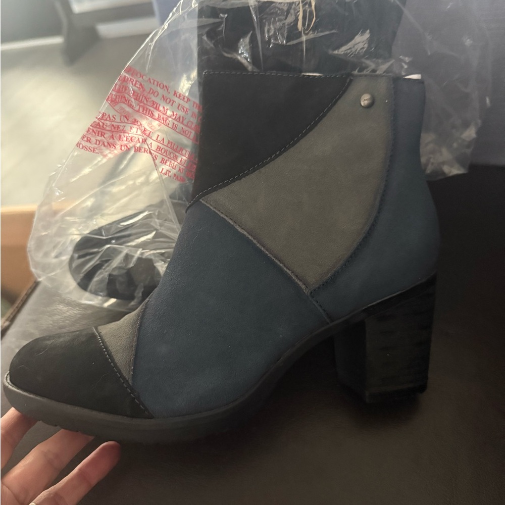 Women's Two-Tone Ankle Boots